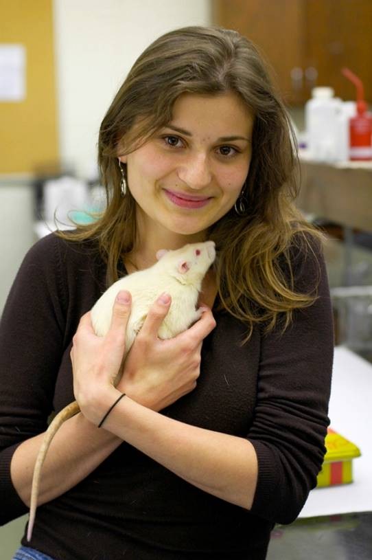 Dr Makowska holding a rat