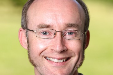 Headshot of Dr James Wakefield